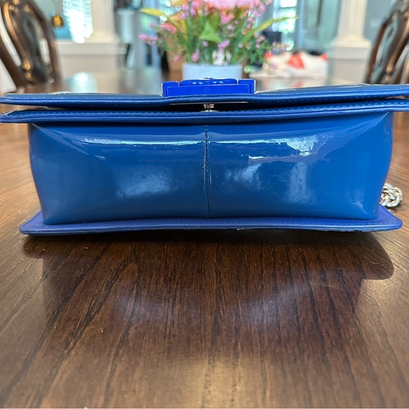 💗SOLD 💗 Patent Calfskin Quilted Medium Plexiglass Boy Flap Blue - Picture 9 of 13